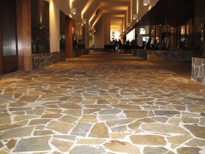 Полы брекчия